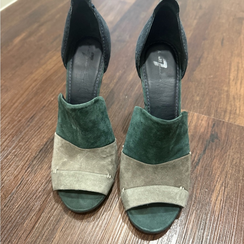 7 For All Mankind Green and Tan Heels